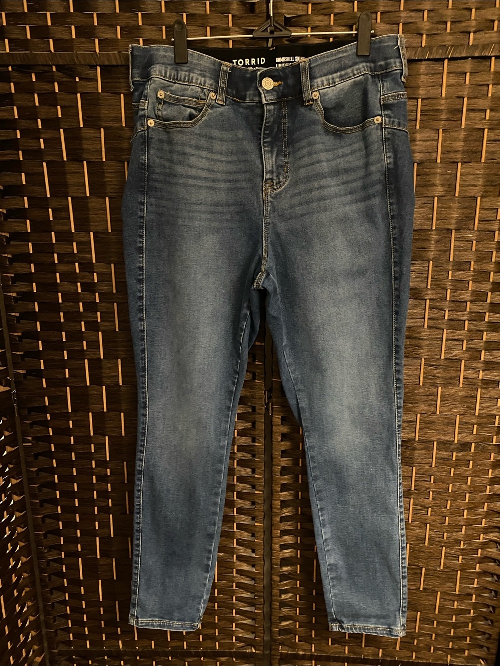 torrid Medium Wash Bombshell Skinny Limitless Stretch Jean Size 12R NWOT